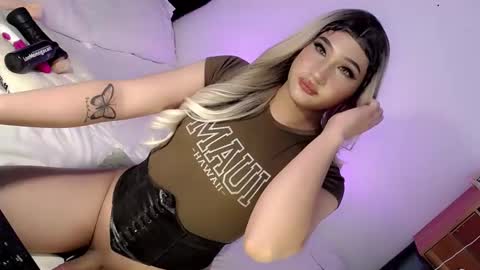 Snapshot of deluxetgirl69 chatting on February 2025 09:15:02 PM Chesca online show from February 2025 09:15:02 PM