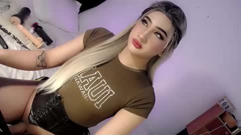 Snapshot of deluxetgirl69 chatting on February 2025 05:49:02 PM Chesca online show from February 2025 05:49:02 PM