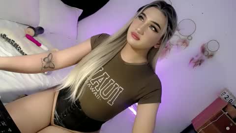 Snapshot of deluxetgirl69 chatting on February 2025 04:02:01 PM Chesca online show from February 2025 04:02:01 PM