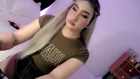 Snapshot of deluxetgirl69 chatting on September 2025 07:54:01 AM Chesca online show from September 2025 07:54:01 AM