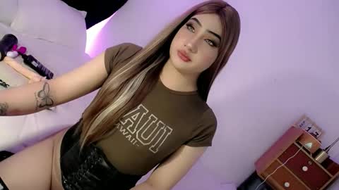 Snapshot of deluxetgirl69 chatting on September 2025 08:16:02 AM Chesca online show from September 2025 08:16:02 AM