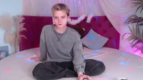 Snapshot of demianenglen chatting on September 2025 09:51:01 PM demianenglen online show from September 2025 09:51:01 PM