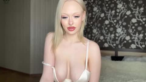 Demi online show from December 2025 01:07:01 PM