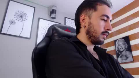 Snapshot of demon_salvatoree chatting on October 2025 01:11:01 AM Demon Salvatore online show from October 2025 01:11:01 AM