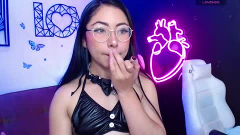 Snapshot of demyanderson_ chatting on February 2025 11:32:02 PM Demy online show from February 2025 11:32:02 PM