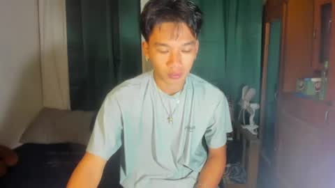 Snapshot of den_cummers chatting on June 2026 12:25:01 PM den_cummers online show from June 2026 12:25:01 PM