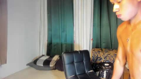 Snapshot of den_cummers chatting on July 2026 01:37:01 PM den_cummers online show from July 2026 01:37:01 PM