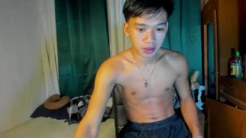 Snapshot of den_cummers chatting on July 2026 04:55:02 PM den_cummers online show from July 2026 04:55:02 PM