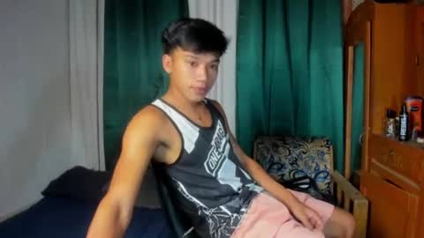 Snapshot of den_cummers chatting on July 2026 02:57:02 PM den_cummers online show from July 2026 02:57:02 PM