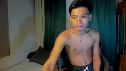 Snapshot of den_cummers chatting on August 2026 04:09:02 PM den_cummers online show from August 2026 04:09:02 PM