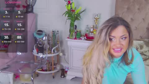 Ela online show from December 2024 11:36:02 PM