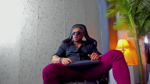 dennis_cox_ online show from February 2025 01:01:01 PM