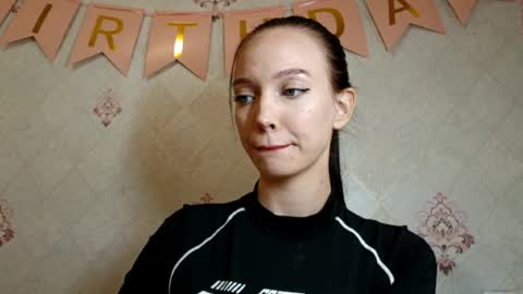 Elina online show from April 2026 12:43:01 PM