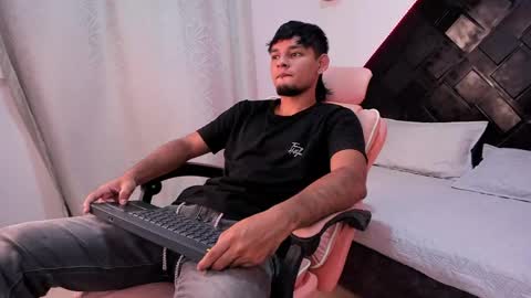 dereck_g online show from May 2026 05:05:01 AM