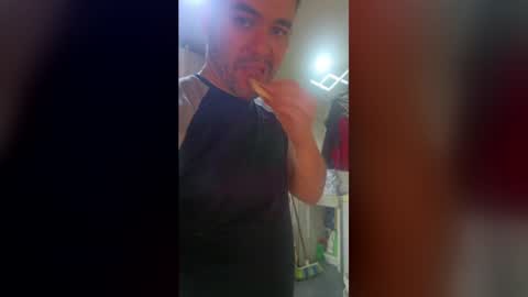 Dereck Mills3 online show from April 2026 02:46:02 PM