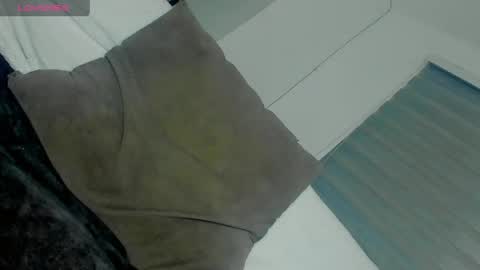 dereckhardd online show from May 2026 11:01:04 PM