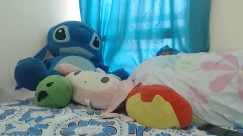 derek_44 online show from April 2026 08:28:02 PM