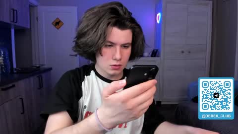 Snapshot of derek_shameless chatting on May 2026 10:29:02 PM Derek online show from May 2026 10:29:02 PM