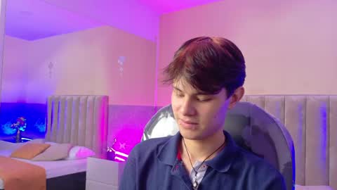 derek_sinn online show from May 2026 07:54:02 PM