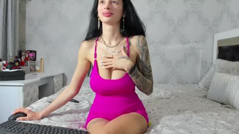 Mia online show from December 2024 11:19:02 PM