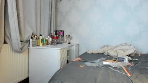 Mia online show from January 2025 09:00:01 PM