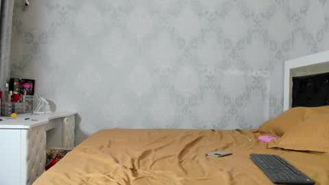 Mia online show from February 2025 01:22:01 AM