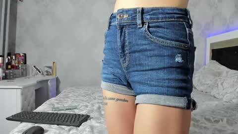 Mia online show from March 2025 11:16:02 PM