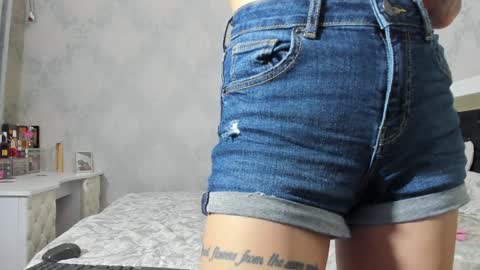 Mia online show from March 2025 12:10:02 AM