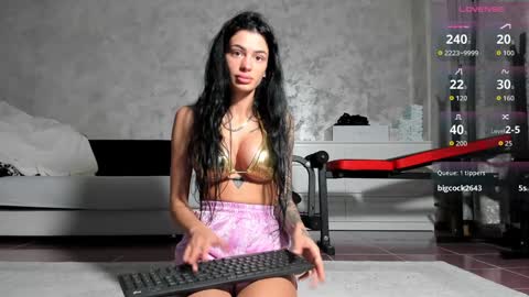 Mia online show from October 2025 02:42:01 AM