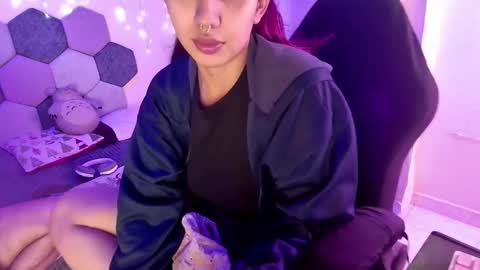 TORI AND MR. BEAR online show from November 2025 06:22:02 PM