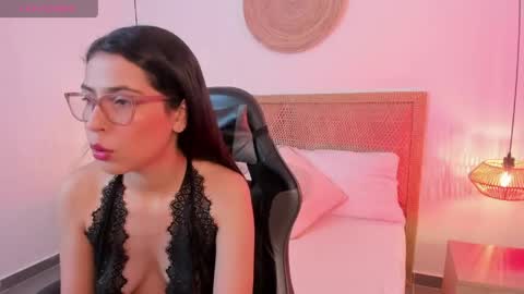 Snapshot of desireee_ chatting on April 2026 12:14:02 PM desire online show from April 2026 12:14:02 PM