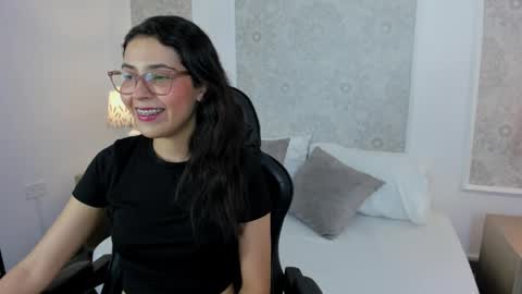 Snapshot of desireee_ chatting on May 2026 07:19:02 PM desire online show from May 2026 07:19:02 PM