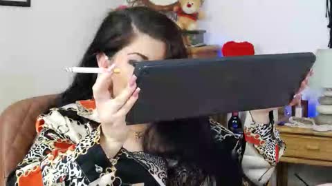 Snapshot of desirehellen chatting on October 2025 06:55:01 AM HellenMoon online show from October 2025 06:55:01 AM