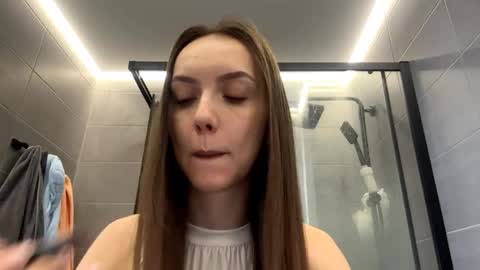 Ksenia online show from April 2026 02:33:01 AM