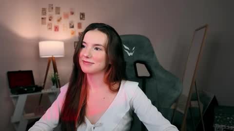 Maya online show from December 2025 04:32:01 AM