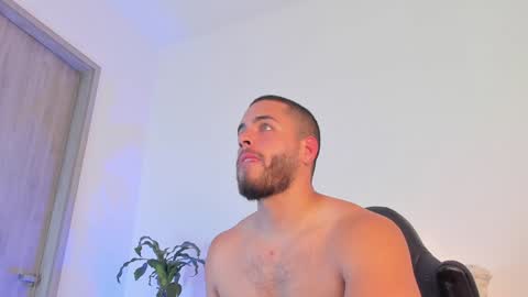 Snapshot of devoncollins chatting on February 2025 12:04:01 AM Devon Collins Independent model online show from February 2025 12:04:01 AM