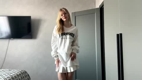 Snapshot of dewdropdoll chatting on April 2026 04:26:02 AM dewdropdoll online show from April 2026 04:26:02 AM