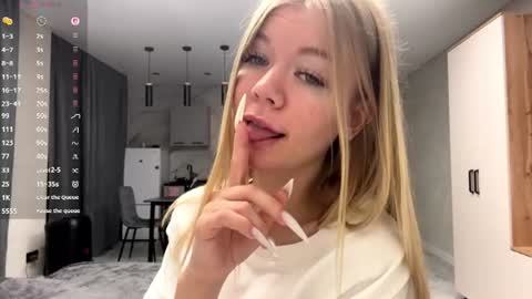 Snapshot of dewdropdoll chatting on June 2026 07:02:02 PM dewdropdoll online show from June 2026 07:02:02 PM