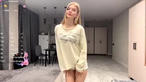 Snapshot of dewdropdoll chatting on July 2026 07:27:01 PM dewdropdoll online show from July 2026 07:27:01 PM