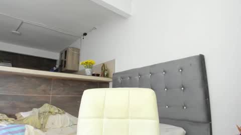 thumb up me please its important online show from October 2025 10:02:01 AM