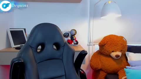 JULIAN online show from February 2025 09:14:01 PM