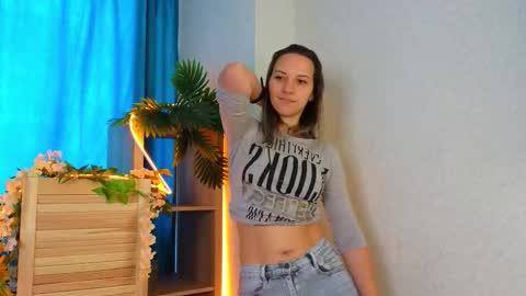 Snapshot of di_long chatting on October 2025 11:33:02 AM Diane online show from October 2025 11:33:02 AM