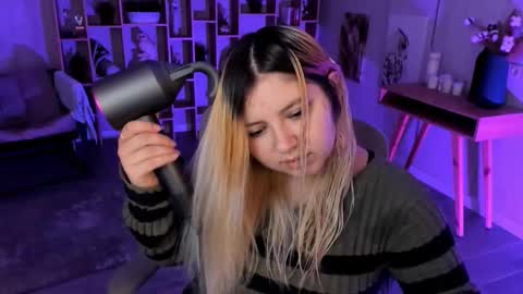 Dia online show from October 2025 07:25:02 PM