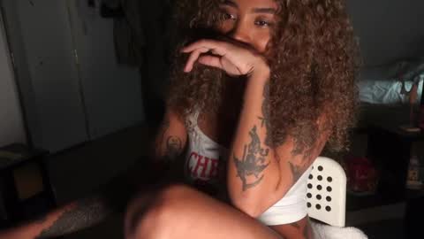 Snapshot of diamon_kataleya chatting on December 2024 10:11:02 PM Melissa My schedule 10pm time Colombia online show from December 2024 10:11:02 PM