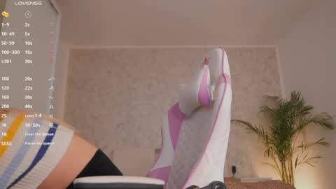 Snapshot of diamond_ava_ chatting on April 2026 03:06:01 PM Thea online show from April 2026 03:06:01 PM