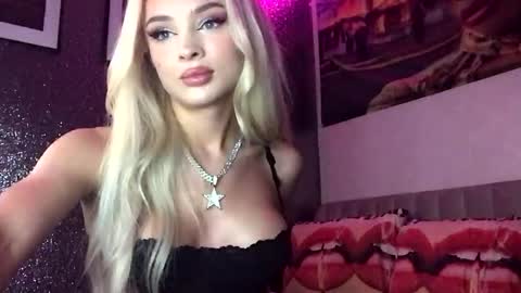 Snapshot of diamond_the_blonde chatting on October 2025 09:12:02 PM Diamond online show from October 2025 09:12:02 PM