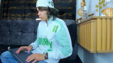 Snapshot of diamond_twink chatting on February 2026 01:51:02 PM diamond_twink online show from February 2026 01:51:02 PM