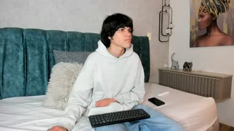 Snapshot of diamond_twink chatting on June 2026 01:52:01 PM diamond_twink online show from June 2026 01:52:01 PM
