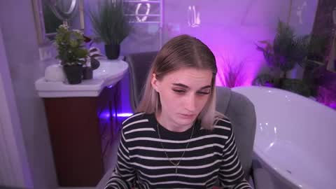 DiamondNina online show from April 2026 07:40:02 PM