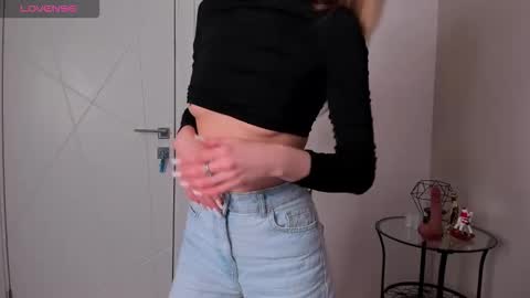 Diana  online show from December 2025 02:19:01 AM